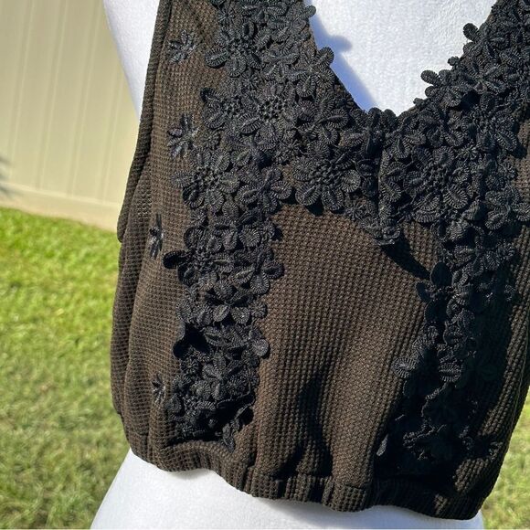 NWOT POL waffle textured floral chocolate brown & black crop top Sz L - Picture 3 of 6